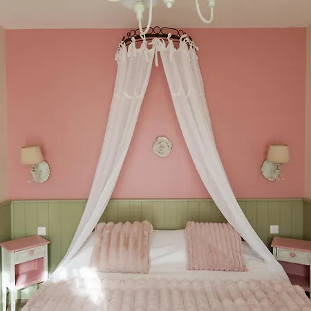 בית נופש The Little Cottage *